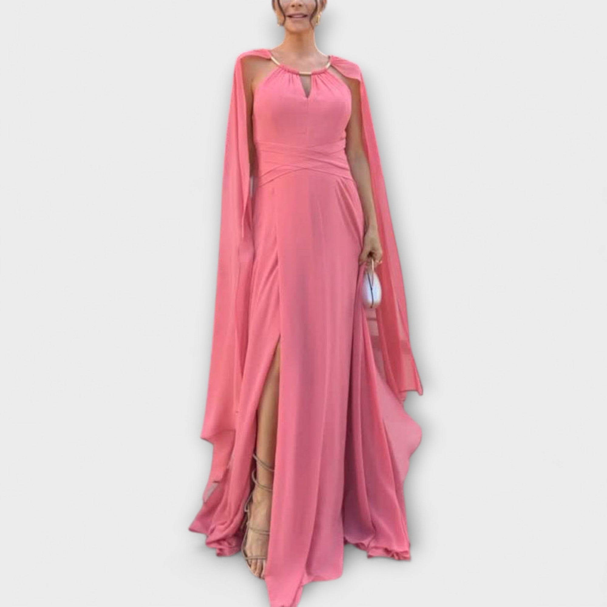 Mabel - Eleganta maxi kleita ar apmetni un augstu izgriezumu