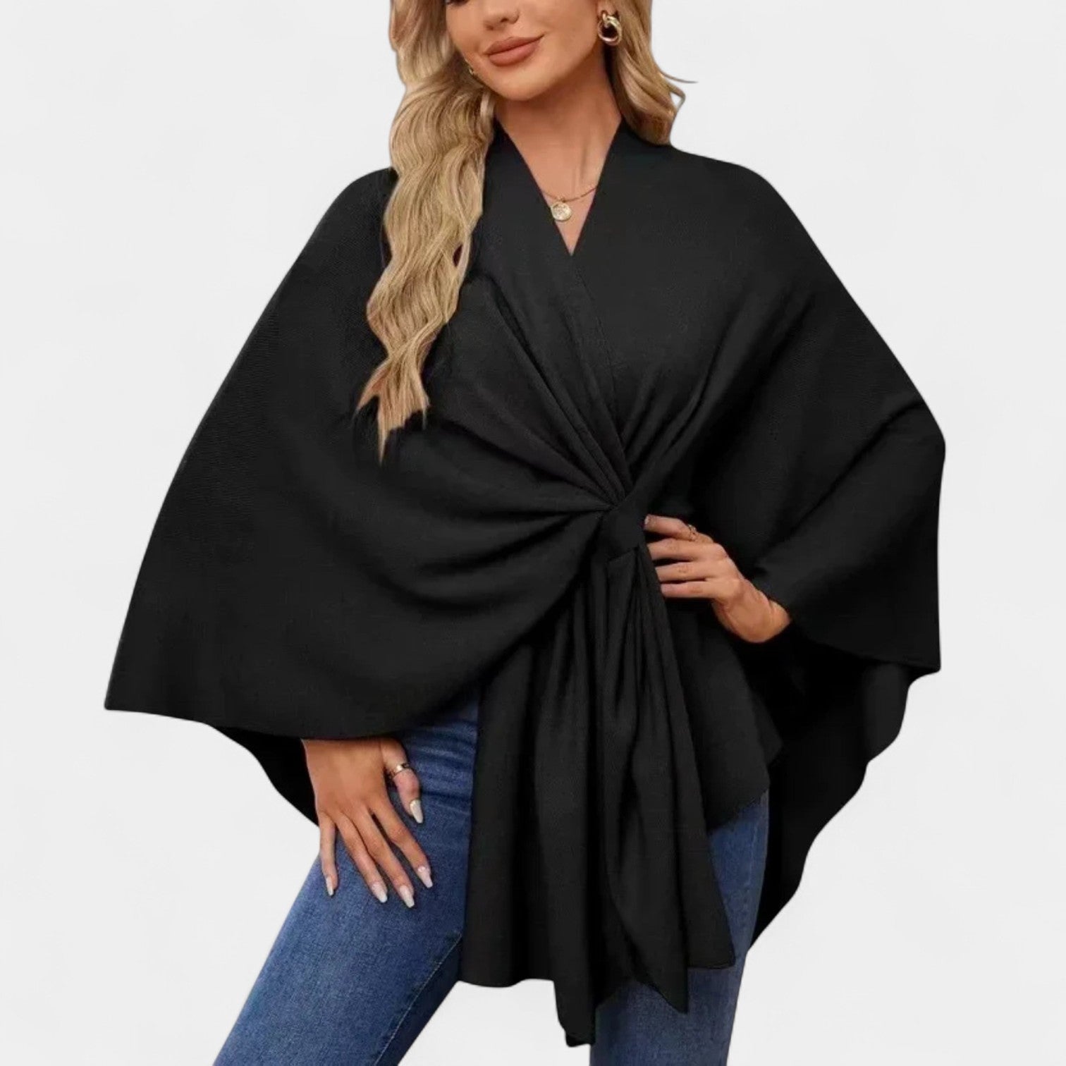 Daniela – Elegants pončo ar maigu kritumu un loku
