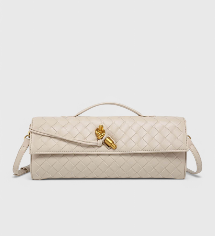 Melanie Clutch ar Zelta Mezglu Akcentiem